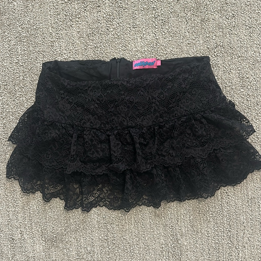 Lace mini skirt